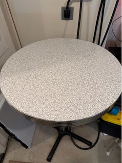 Round Cocktail Table