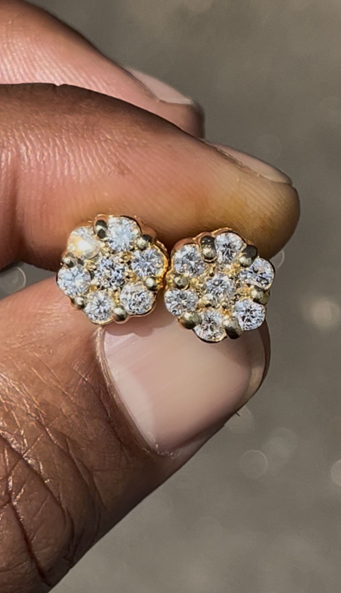 VS1 Diamond Screwback Earrings