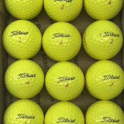 12 Titleist TruFeel Golf Balls 5/4a Lot D047