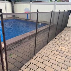 4 Feet High by 40 Feet Long Pool Mesh Fencing With Gate