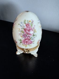 Jewelry Box Porcelain Around 5 Inches Roses 