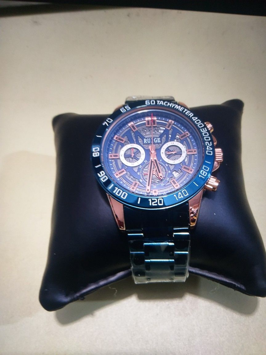 Men's chronograph watch everything works on the inside stainless steel plastic is still on the watch