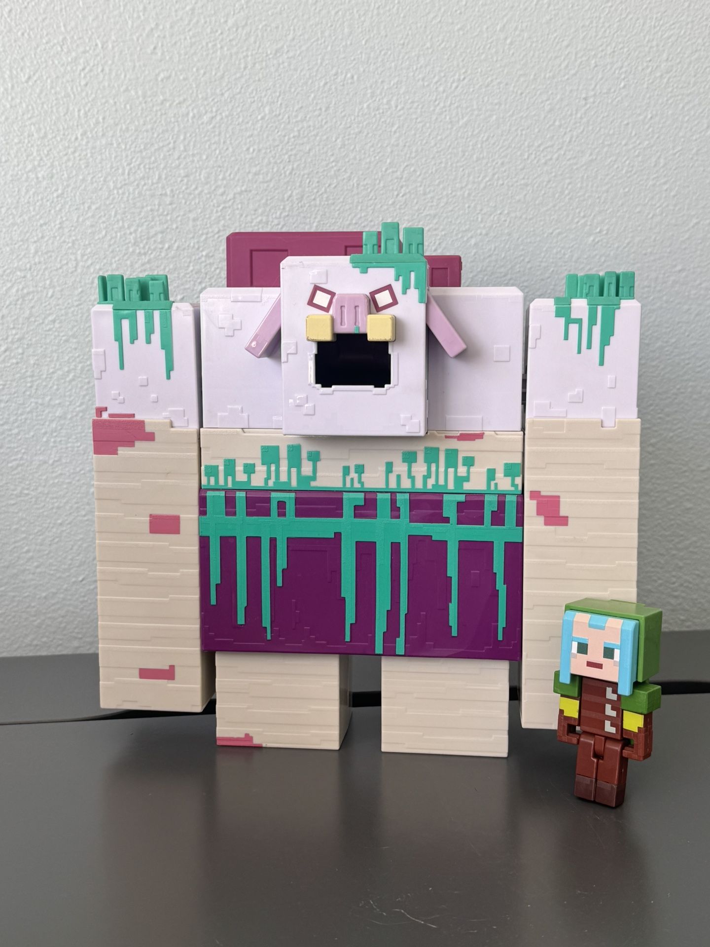 Mattel Minecraft Legends Action Figure, Devourer with Slime Attack Move & Accessory, Collectible Toy in 3.25-inch Scale