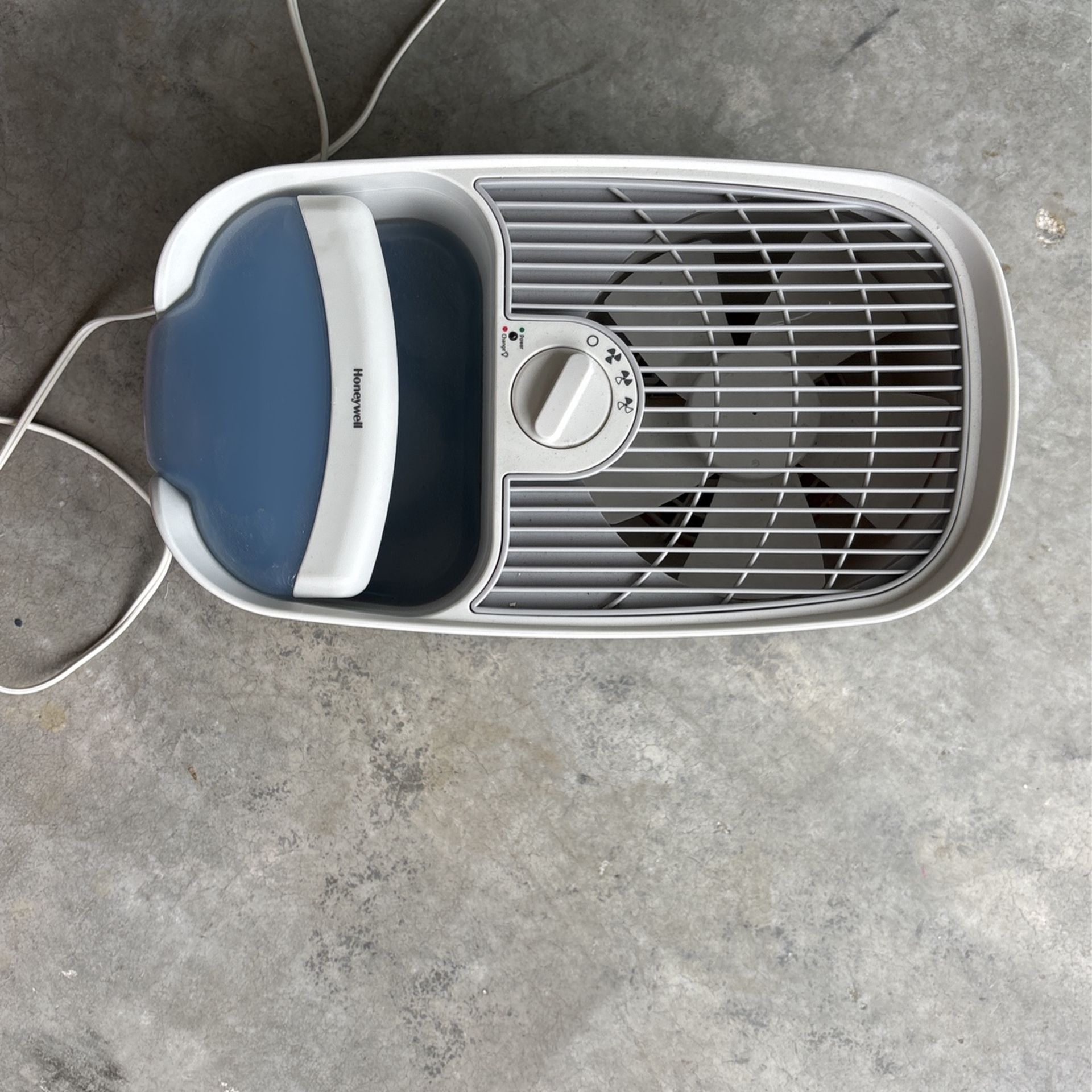 Honeywell Cool Moisture Humidifier, Medium Room