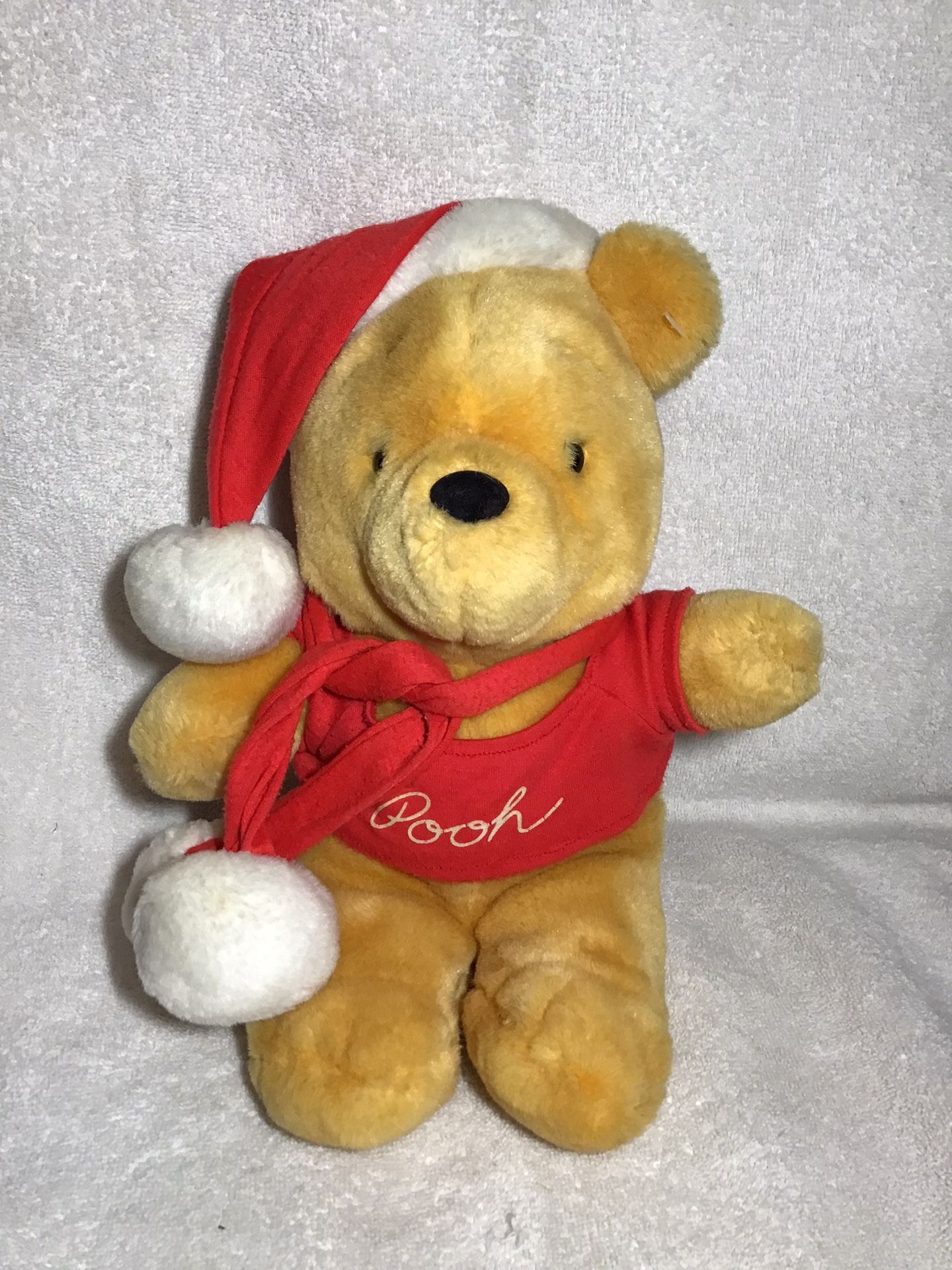 12” VINTAGE DISNEYLAND WALT DISNEY WORLD WINNIE THE POOH WITH SANTA HAT & SCARF 