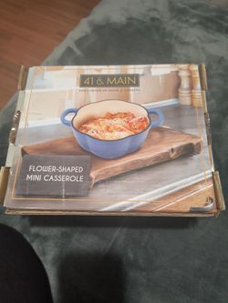 Flower shaped mini casserole