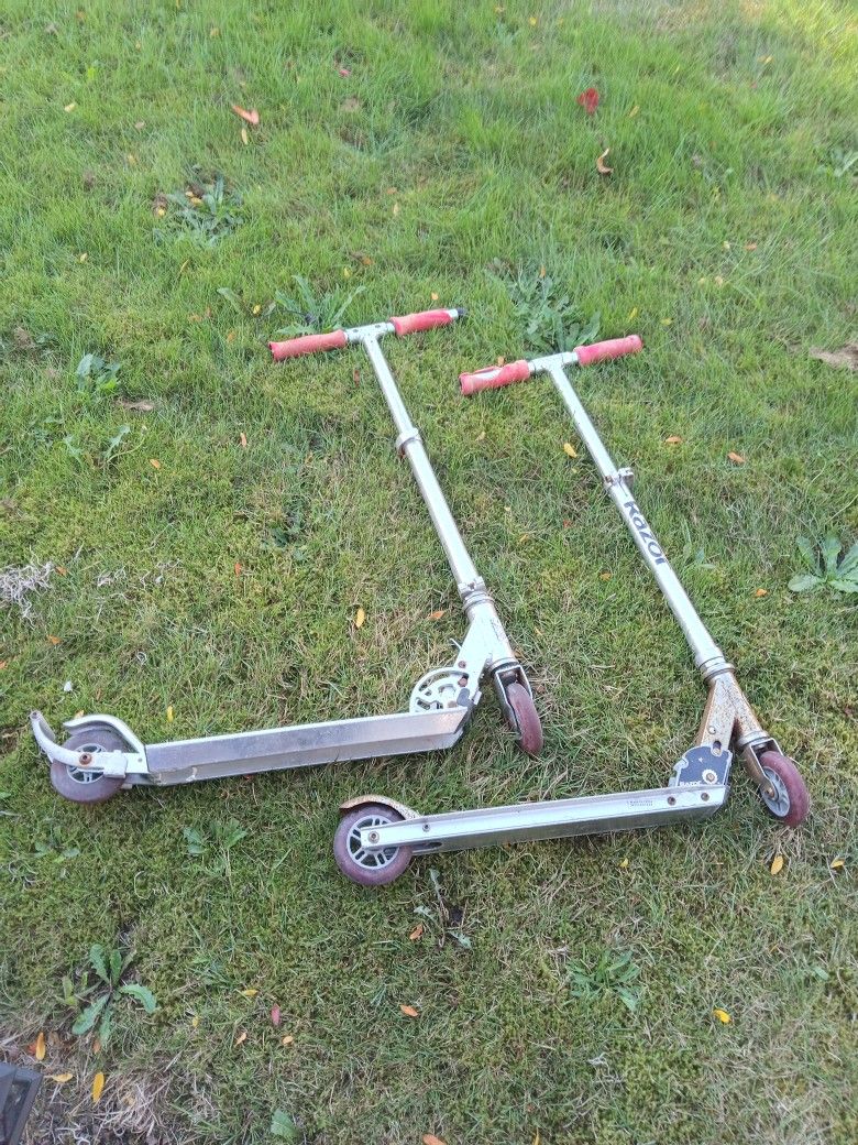 2 Razor Scooter's