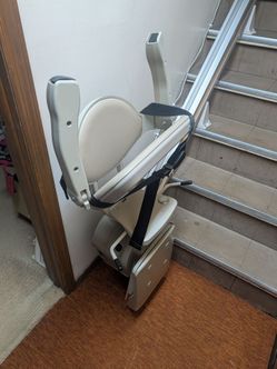Stairlift with Rail and Seat Belt