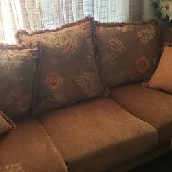 Beautiful 5 piece Living room set. Sofa with 5 matching Pillows, Chair with 2 matching, 2 End Table and Center piece Table.