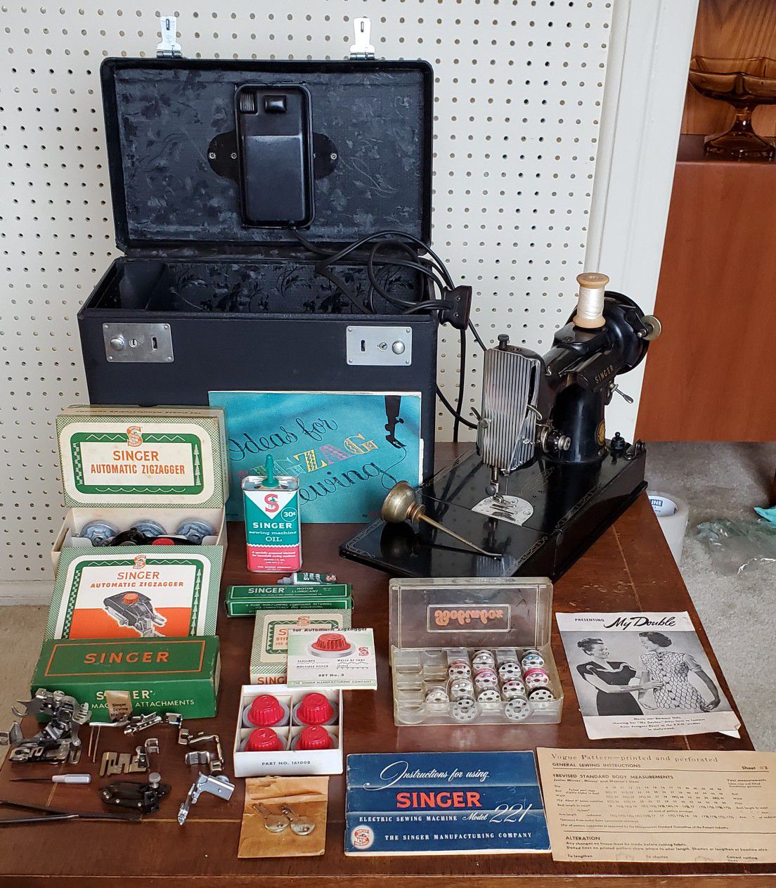 1954 set Singer Featherweight sewing machine and zigzagger with accessories attachments