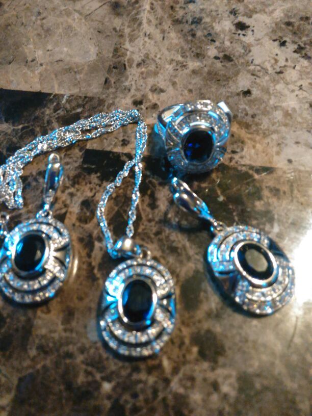 Gorgeous Blue Lab-created Saphire.Ladies Party Jewelry Set, size 8 😘