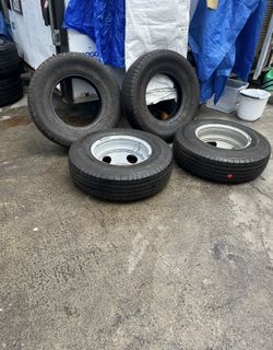 Tires For Chevrolet 350 / Llantas Para Una Chevrolet 350