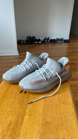 ALMOST NEW CONDITION YEEZYS 8 men