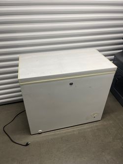 GE White Chest Freezer