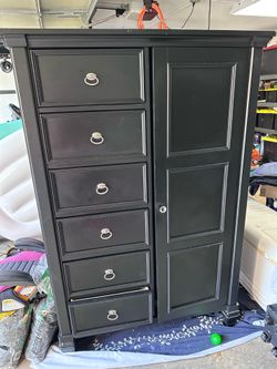 Black Wardrobe dresser **Must Go**
