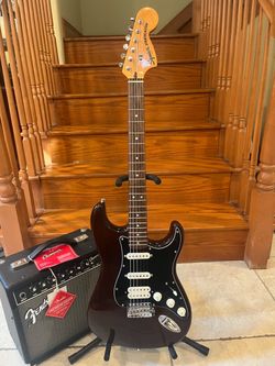 Squier Classic Vibe Stratocaster (Mint) w/ Fender Champion 20 Amp (Mint)
