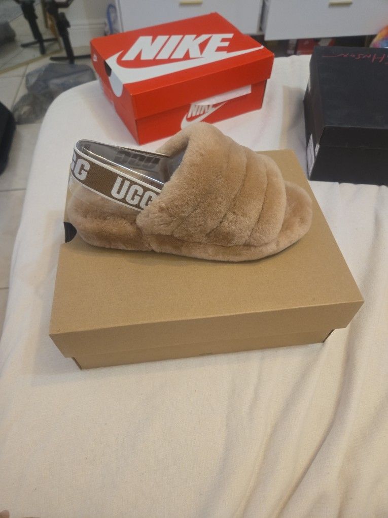Women UGG Fluff Slide Size 6