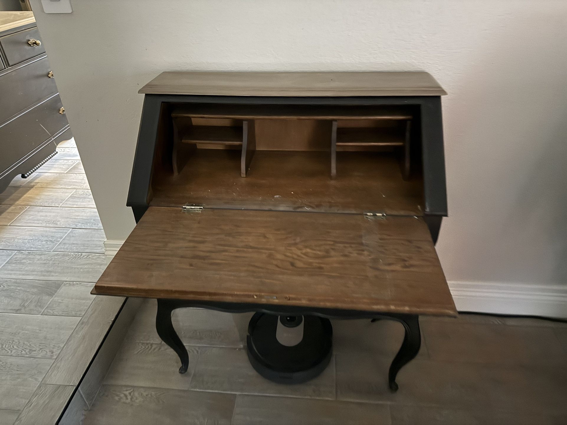 VINTAGE WOODEN DESK 