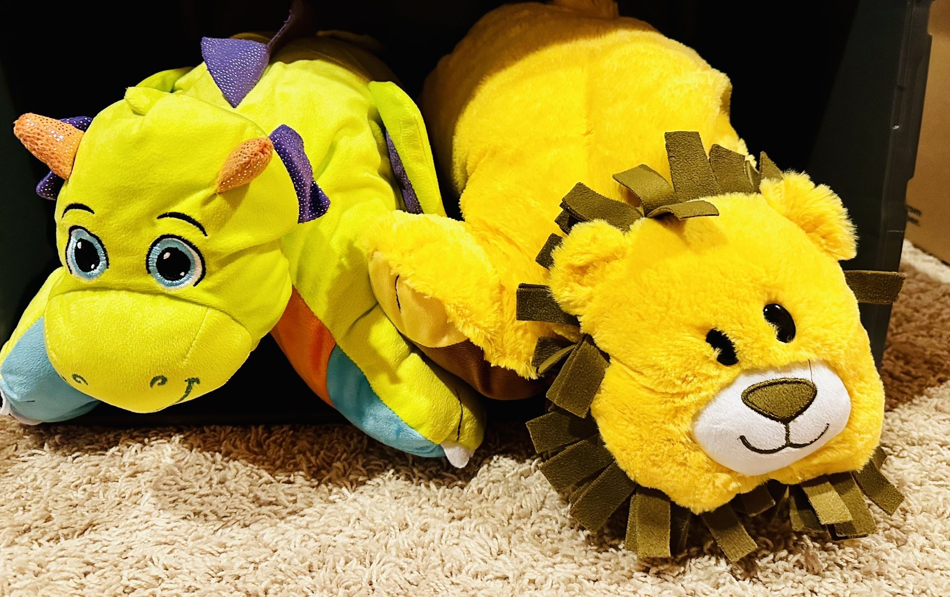 Flip 'N Play Friends 2 in 1 Plush to Pillow