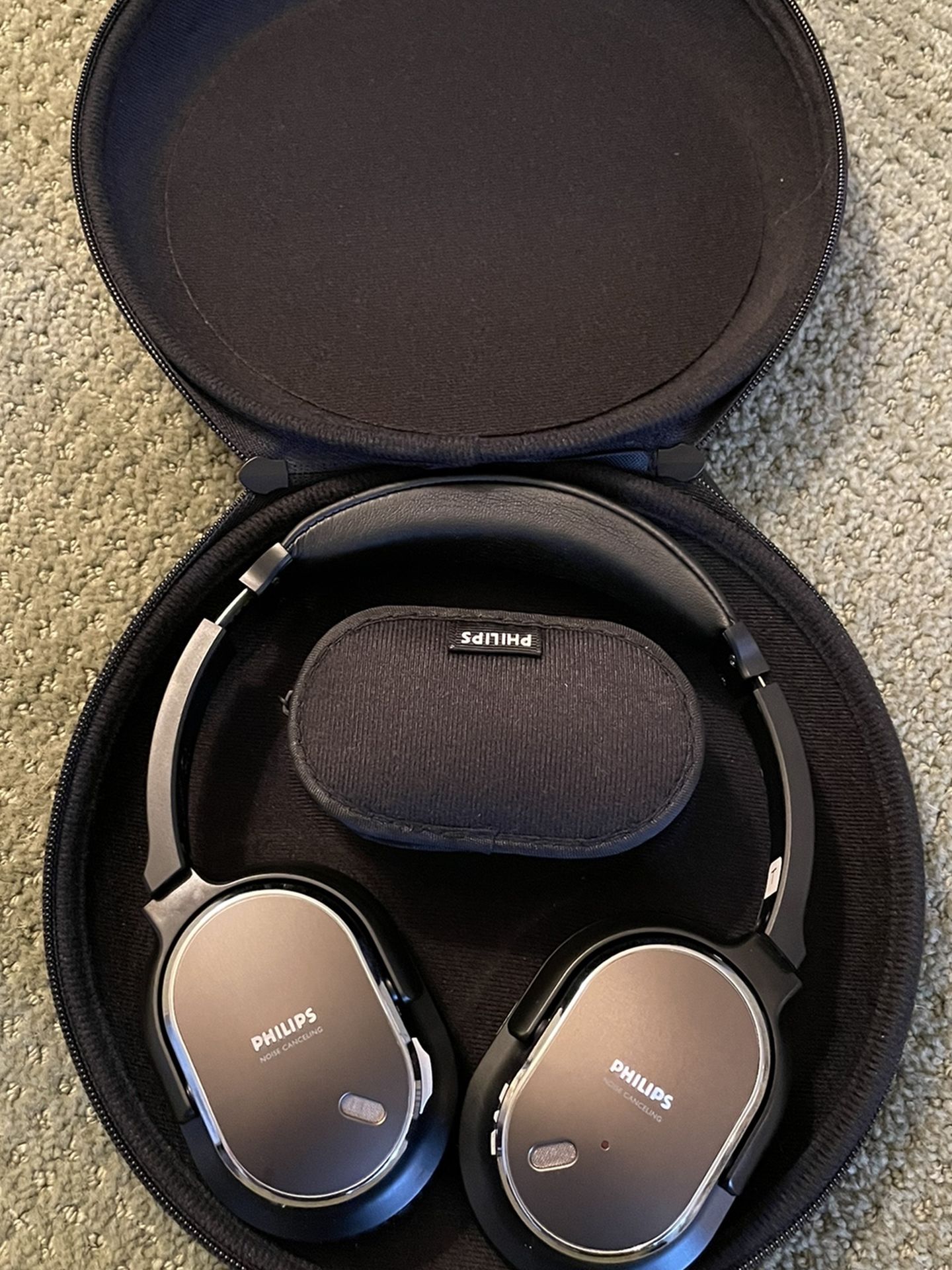 Phillips SHN9500 Noise Canceling Headphones