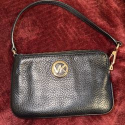 Michael kors wristlet black