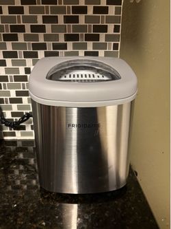 COUNTERTOP ICE MAKER