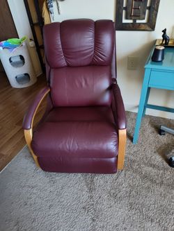Like New Burgundy Colored Leather LA-Z-BOY Recliner