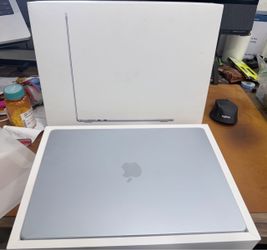 2026 Apple MacBook Air 15 inch M5 - 16GBRAM, 512GB SSD
