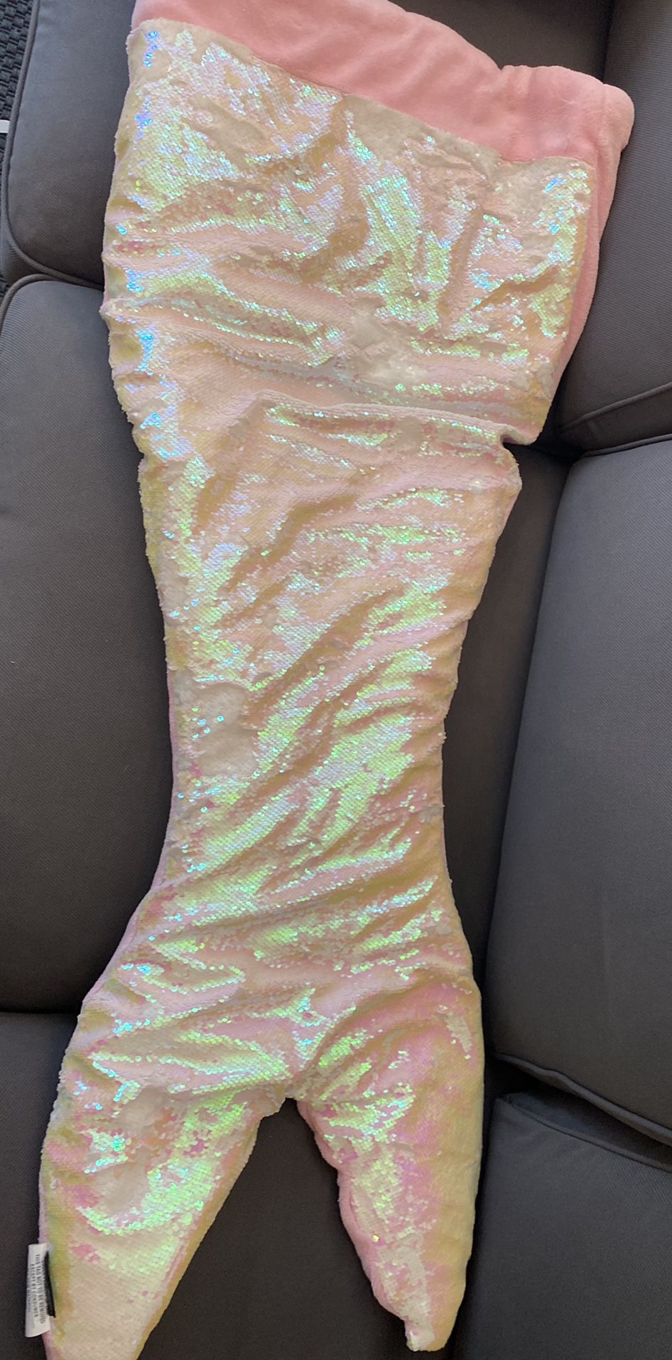 Cynthia Rowley Mermaid Tail Blanket in Very Good Condition