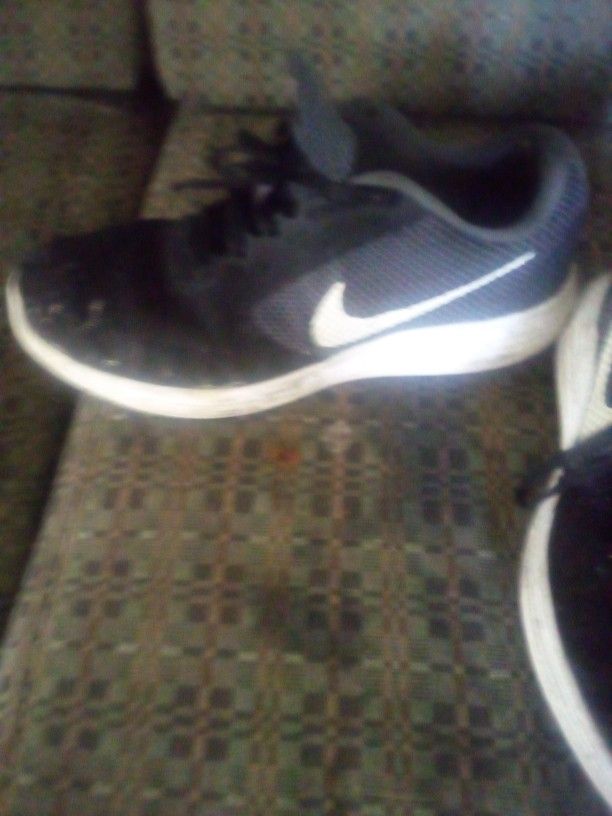 Men's Nike Shoes Size 11.5