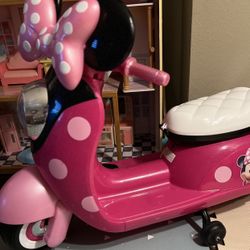 Minnie Mouse Ride-On Moped