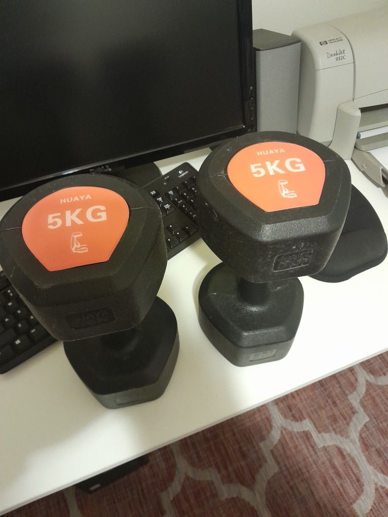 Two 5kg Dumbells Sealed In Box New