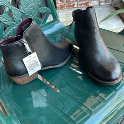 Women’s Black Boots (New)