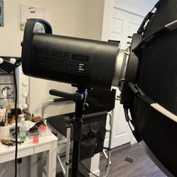 NEEWER CB100 100W LED Video Light Kit, 5600K COB Daylight Continuous Output Lighting with 2.4G Remote/Bowens Mount/Softbox/Light Stand, 11000Lux/m CRI