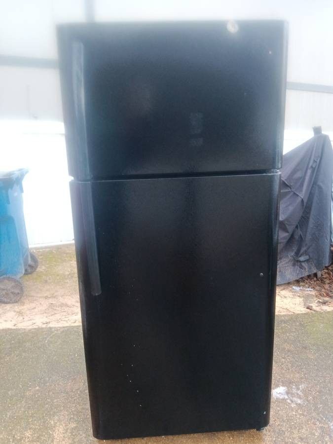 Refrigerator, Black Frigidaire $100
