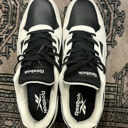 REEBOK Off white/Cream Beige And Black Shoes 9.5 New 