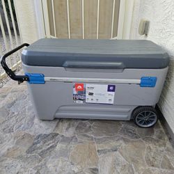 Igloo Glide 110 Qt Cooler / Portable Ice Chest Cooler