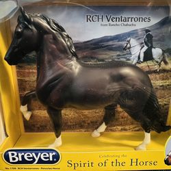 Breyer RCH Ventarrones Traditional 2014, matte shaded bay, with four socks