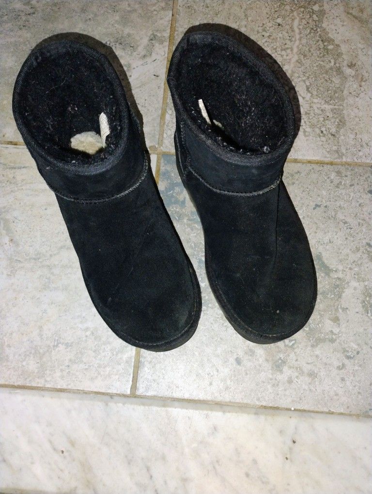 Ladies Size 8 UGG Suede Pickup Only Cash