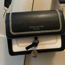 Woman’s Shoulder Purse