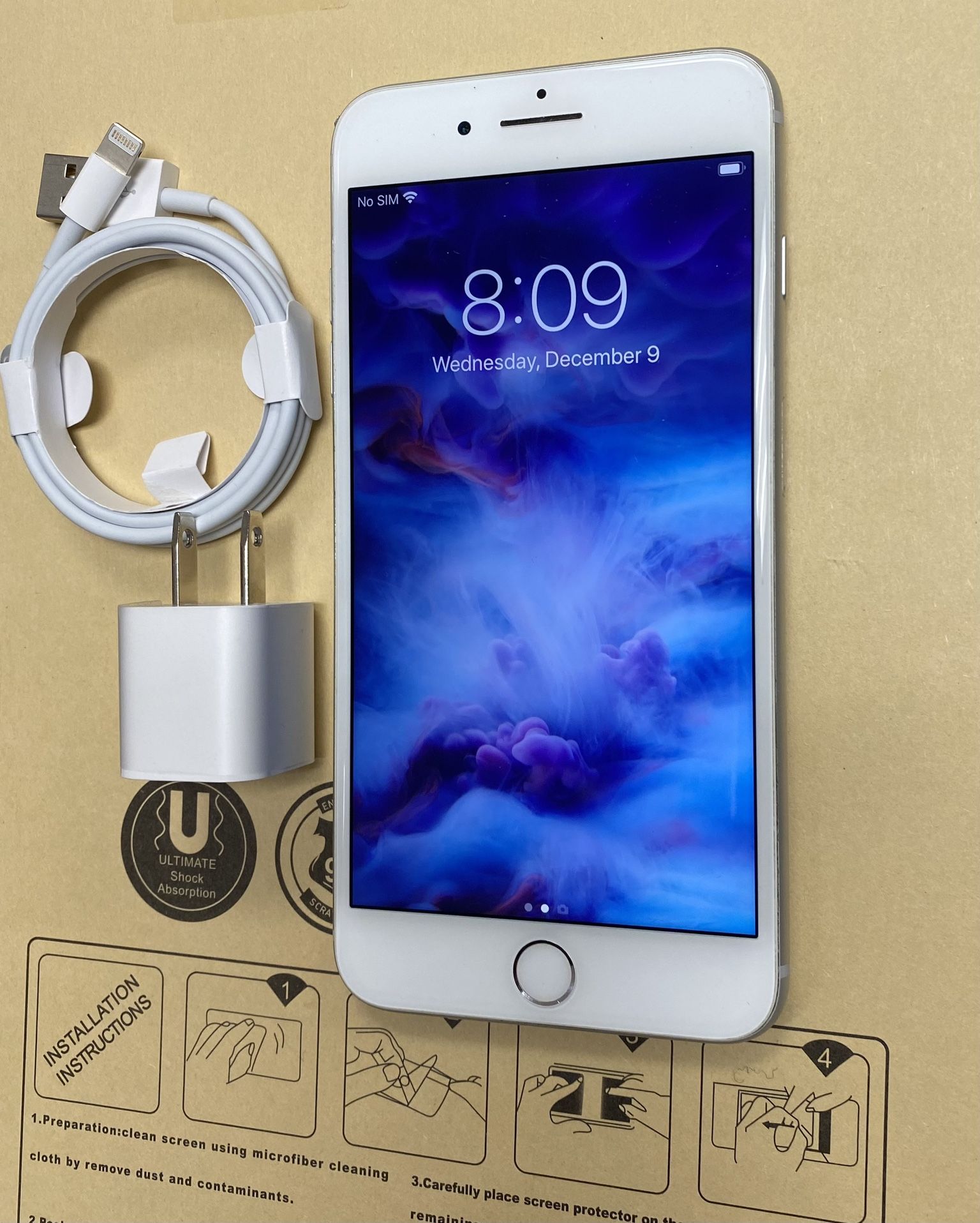 Factory unlocked apple iphone 8 plus 64 gb , store warranty