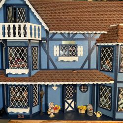 Vintage Dollhouse