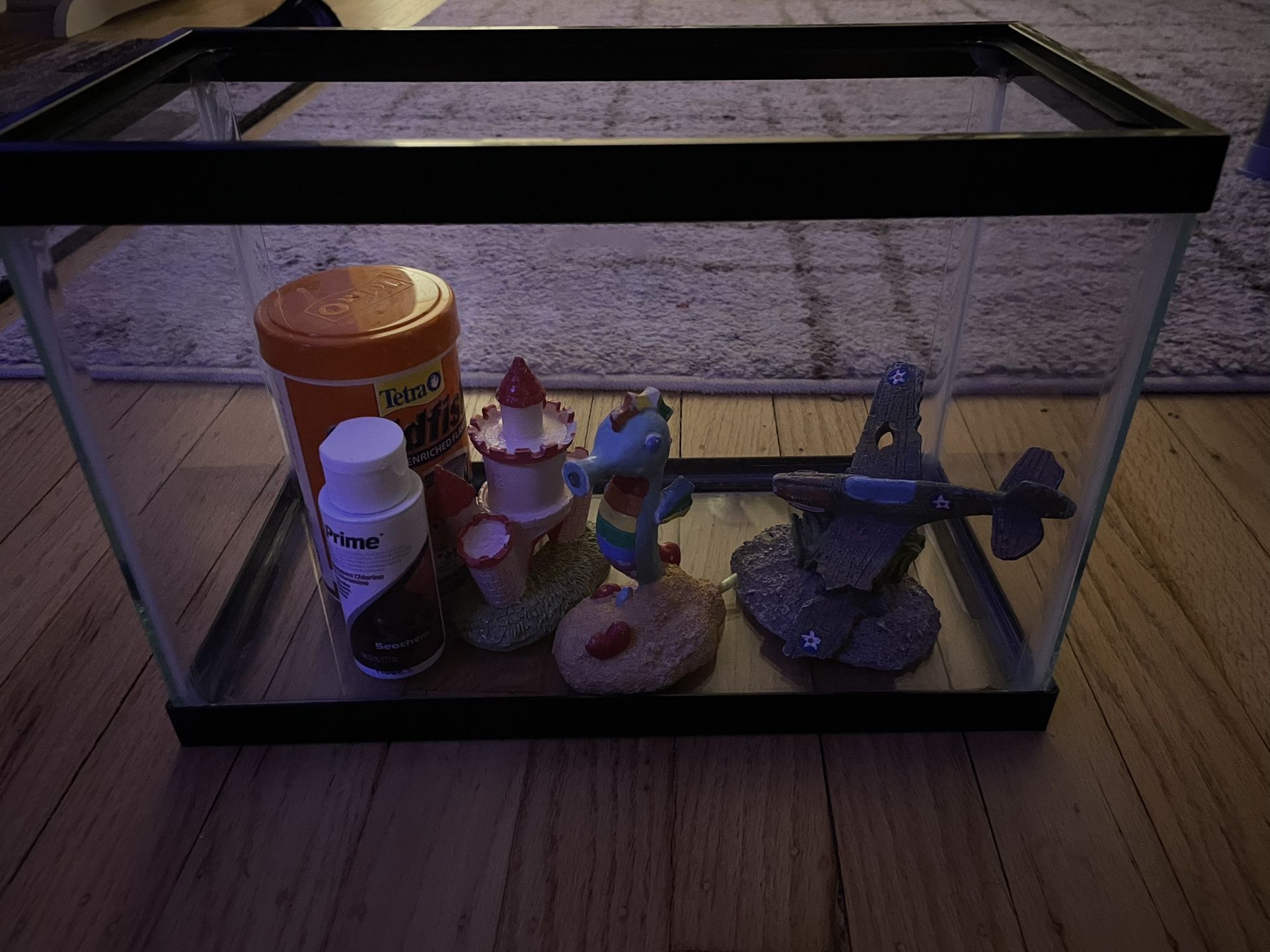 Fish tank, 3 Decorative Stones, Chlorine For Water