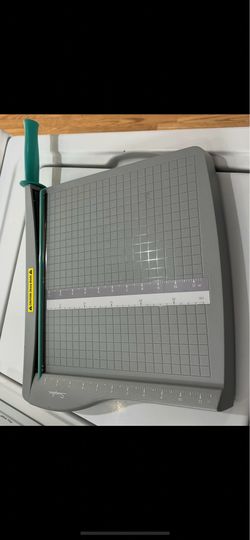 Paper cutter