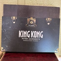 2005 KING KONG PETER JACKSON'S PRODUCTION DIARIES DVD GIFT SET W/ PRINTS & COA