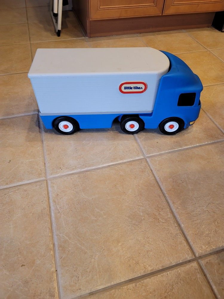 Little Tikes Tractor Trailer