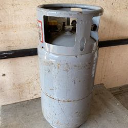 FULL LP Forklift tank liquid propane 35 pound propane tank