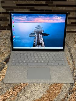 Microsoft Surface Laptop - 256 GB SSD - 8 GB RAM - Intel i5 - Windows 11 - Microsoft Office 2024