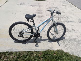 Specialized Hotrock 24" youth mountain bike