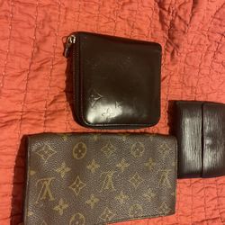LV Wallets Real